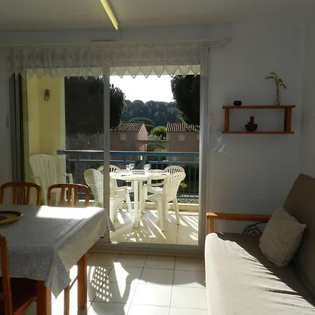 Le Lavandou, 2 Pieces, 5 Personnes - Fr-1-251-686 Le Lavandou